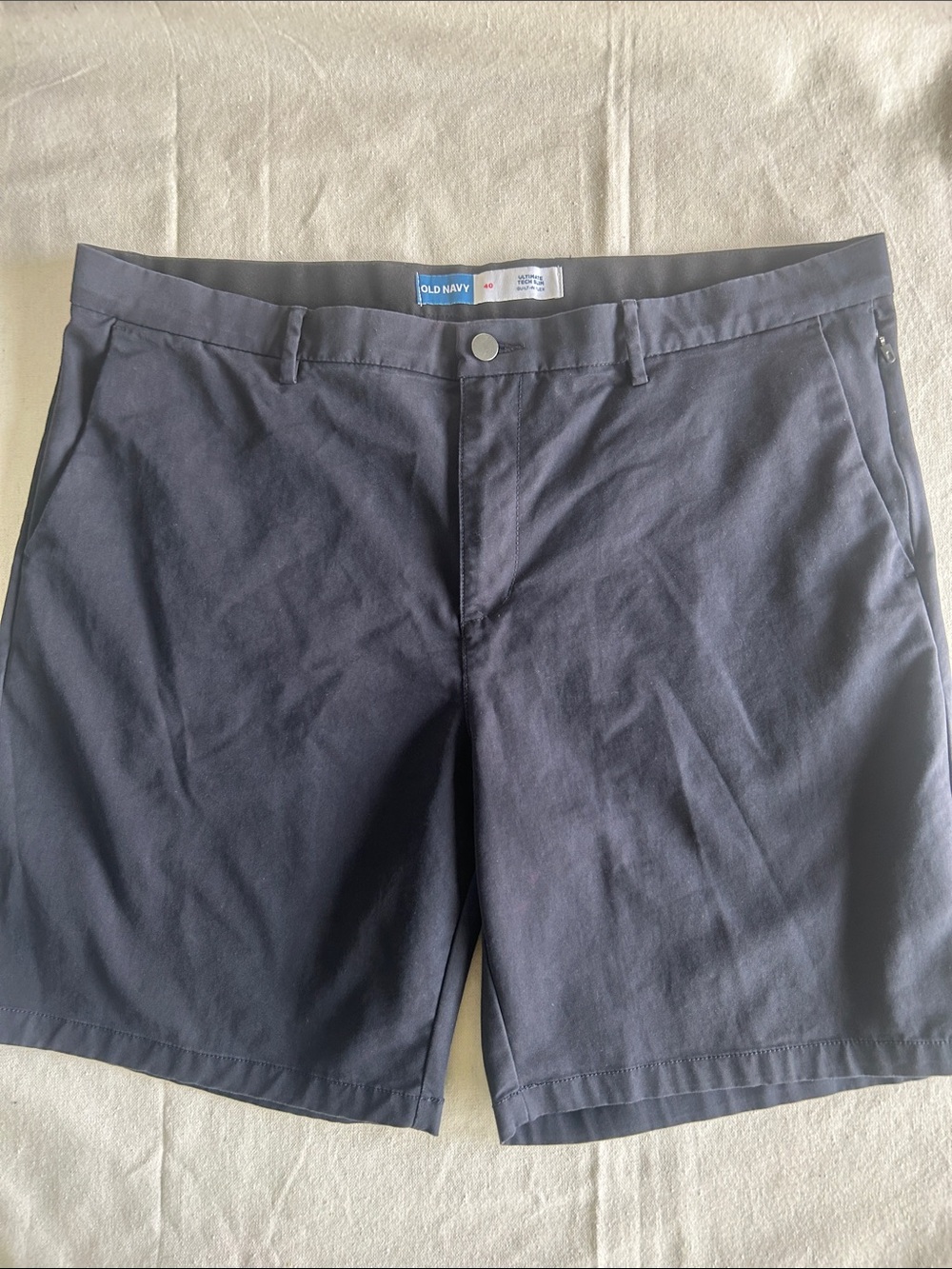 Old Navy Men's Dark Navy Flat-Front Shorts 
(M-5)